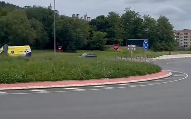 Imagen de la rotonda entre Galdakao y Etxebarri. TIKTOK: @AUTOESCUELAMIKEL Imagen de la rotonda entre Galdakao y Etxebarri. TIKTOK: @AUTOESCUELAMIKEL