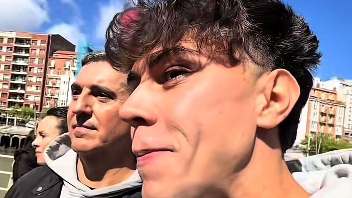 Álvaro y su padre en Bilbao. TIKTOK: @ALVAROPLATOON