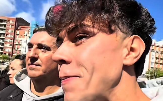 Álvaro y su padre en Bilbao. TIKTOK: @ALVAROPLATOON Álvaro y su padre en Bilbao. TIKTOK: @ALVAROPLATOON