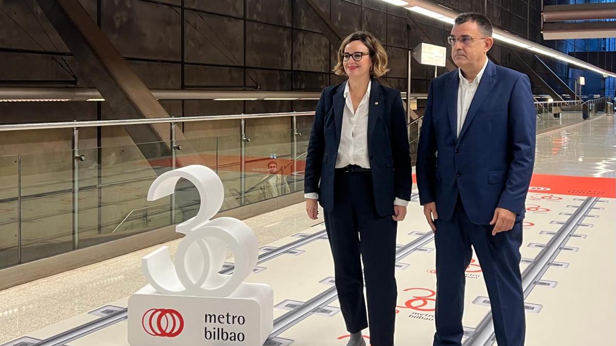 Elixabete Etxanobe y Eneko Arruebarrena. Metro Bilbao