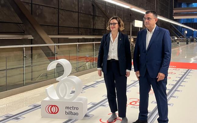 Elixabete Etxanobe y Eneko Arruebarrena. Metro Bilbao