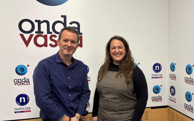Entrevista a Laura Matemáticas en los estudios de Onda Vasca