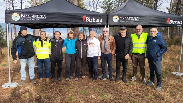 Presentación de la IV edición de la Burdin Hesiko Mendi Lasterketa Solidarioa