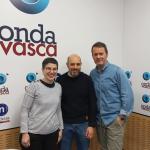 Los médicos Ana Santorcuato y Raúl Rodríguez en los estudios de Onda Vasca