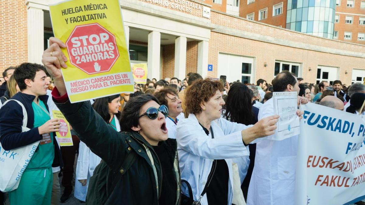 Los médicos vascos se movilizan en demanda de un estatuto propio