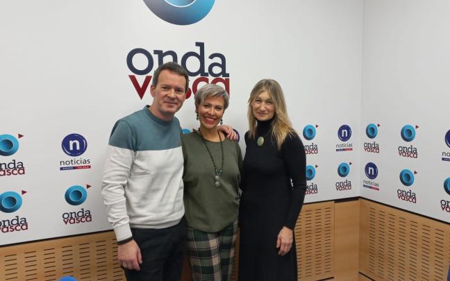 Izaskun González, paciente de cáncer de mama metastásico, y Esther Álvarez, responsable de psicooncología de la Asociación Contra el Cáncer en Vizcaya, entrevistadas en Onda Vasca