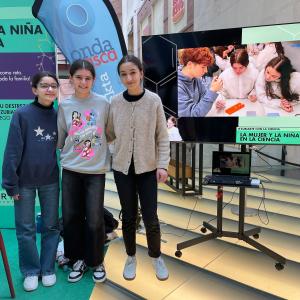 Alumnas del instituto San Adrián, entrevistadas en Onda Vasca