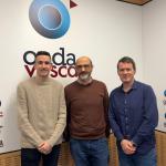Roberto Ruisanchez, podcaster e ingeniero informático, junto a Txema Gutiérrez y Oier Atxalandabaso
