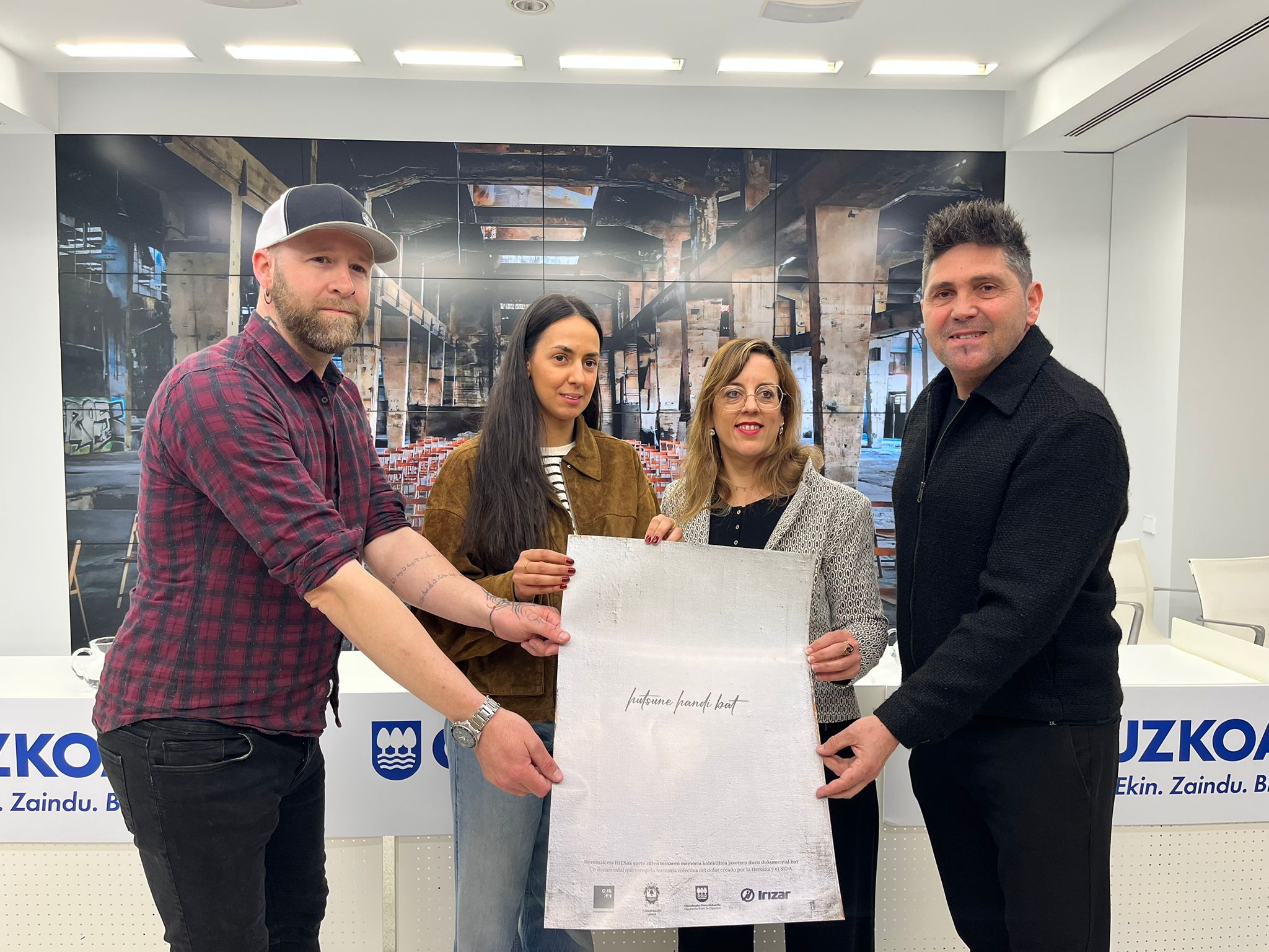 Presentación del documental 'Hutsune handi bat'