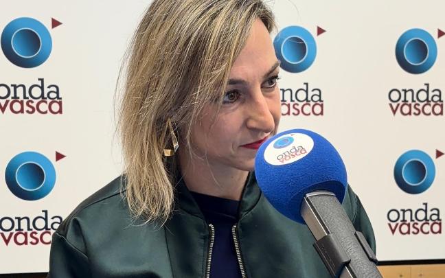 Maria Ubarretxena, portavoz del Gobierno Vasco, en los estudios de Onda Vasca