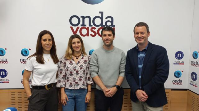 Lander Madaria, Paula Núñez y Begoña Velasco, entrevistados en Las Mañanas de Onda Vasca
