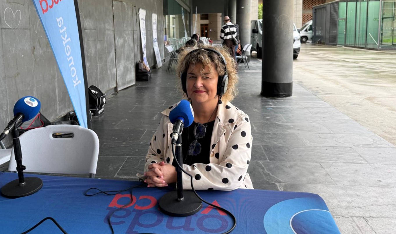 Zuriñe Cuesta, programadora de la Umore Azoka, entrevistada en Onda Vasca