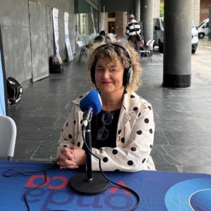 Zuriñe Cuesta, programadora de la Umore Azoka, entrevistada en Onda Vasca