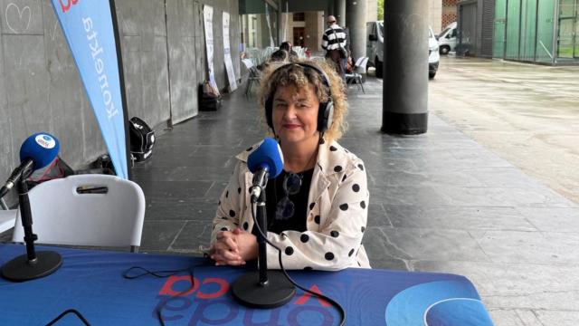 Zuriñe Cuesta, programadora de la Umore Azoka, entrevistada en Onda Vasca