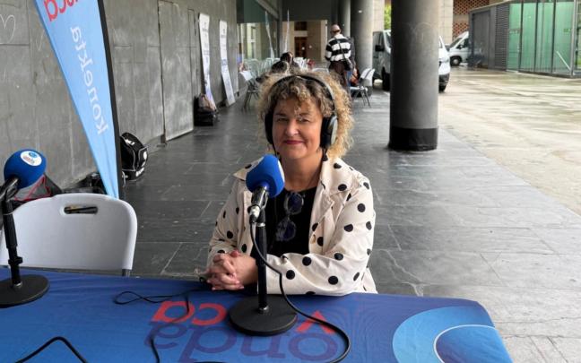 Zuriñe Cuesta, programadora de la Umore Azoka, entrevistada en Onda Vasca
