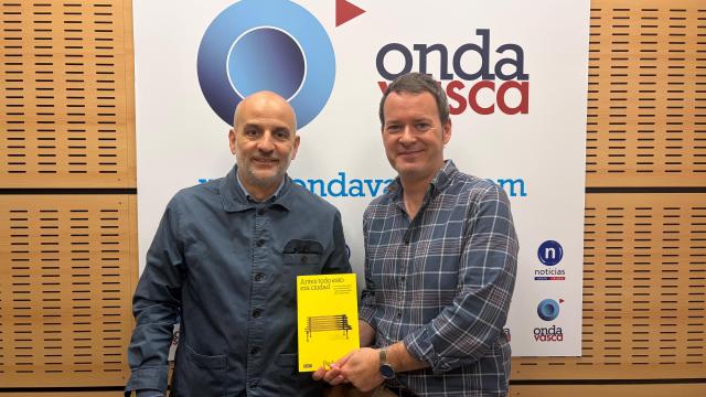 Pedro Bravo, periodista y escritor, entrevistado en Las Mañanas de Onda Vasca