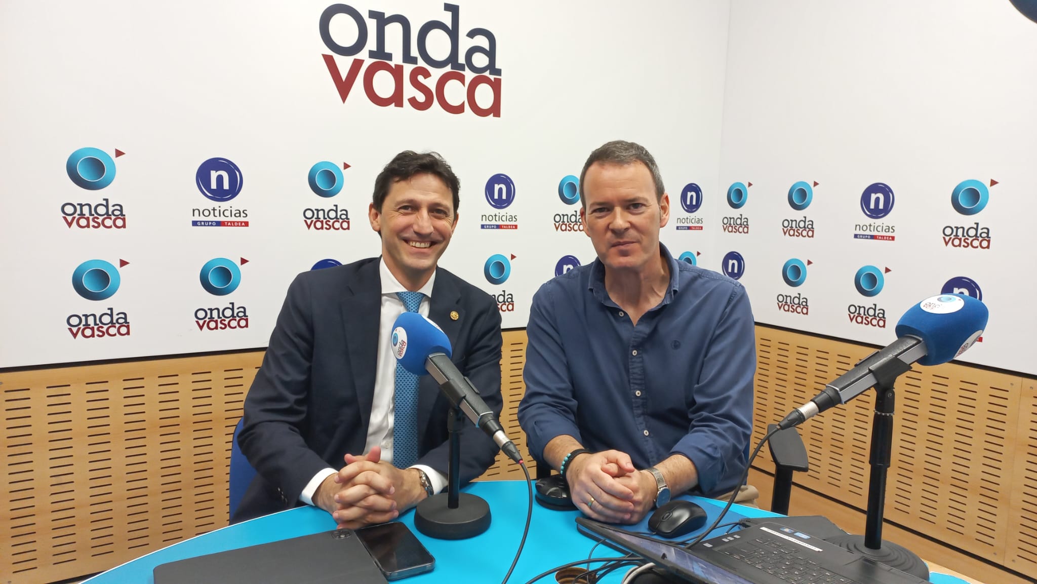 Noël d'Anjou, consejero de Hacienda y Finanzas, entrevistado en Las Mañanas de Onda Vasca