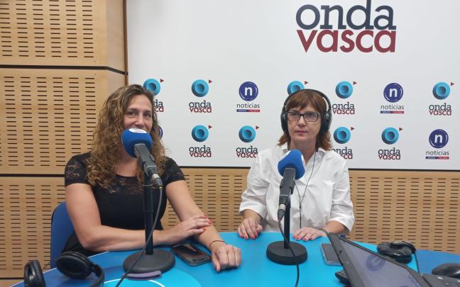Silvia y María, madres de alumnos afectados por las correcciones en los exámenes de euskera de la PAU, entrevistados en Las Mañanas de Onda Vasca