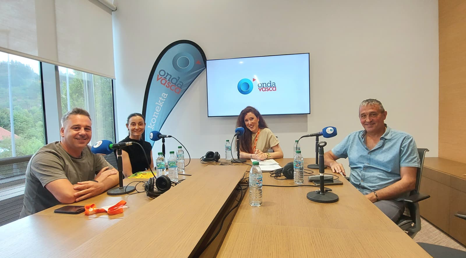 Jon Rodrigo, gerente de la cooperativa agrícola Gure Lur - María Alcántara, técnica agrónoma y asesora responsable de calidad y legumbres en Garlan - Jabi Pagaldai, director comercial de Baserria KM0