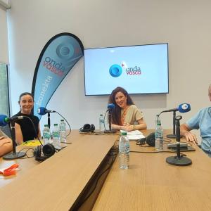 Jon Rodrigo, gerente de la cooperativa agrícola Gure Lur - María Alcántara, técnica agrónoma y asesora responsable de calidad y legumbres en Garlan - Jabi Pagaldai, director comercial de Baserria KM0