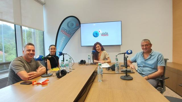 Jon Rodrigo, gerente de la cooperativa agrícola Gure Lur - María Alcántara, técnica agrónoma y asesora responsable de calidad y legumbres en Garlan - Jabi Pagaldai, director comercial de Baserria KM0