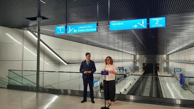 Imanol Pradales y Susana García Chueca han presidido la inauguración de la nueva estación y de la variante soterrada del topo entre Altza y Galtzaraborda
