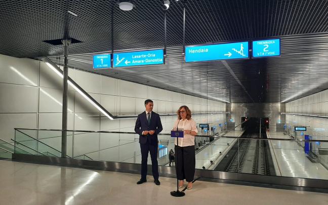 Imanol Pradales y Susana García Chueca han presidido la inauguración de la nueva estación y de la variante soterrada del topo entre Altza y Galtzaraborda