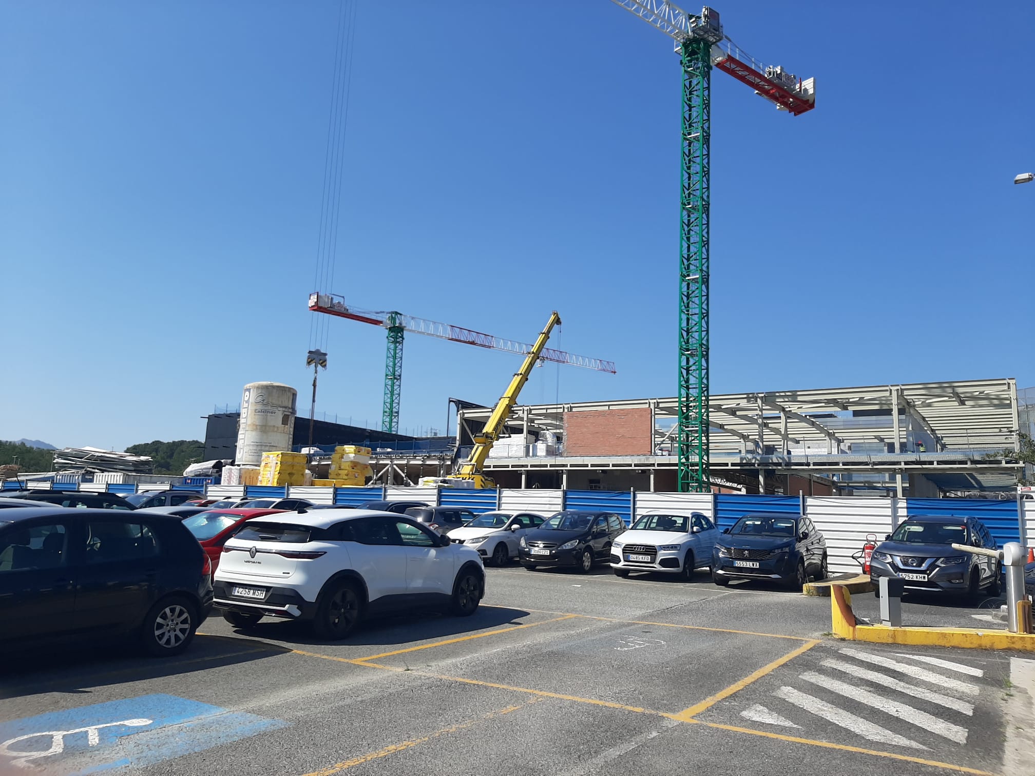 Obras de construcción del edificio que acogerá la unidad de protonterapia en Donostia