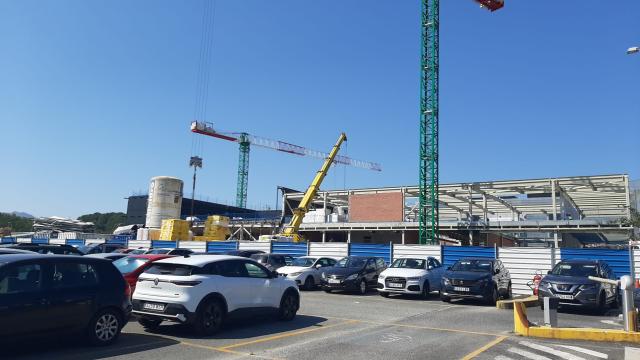 Obras de construcción del edificio que acogerá la unidad de protonterapia en Donostia