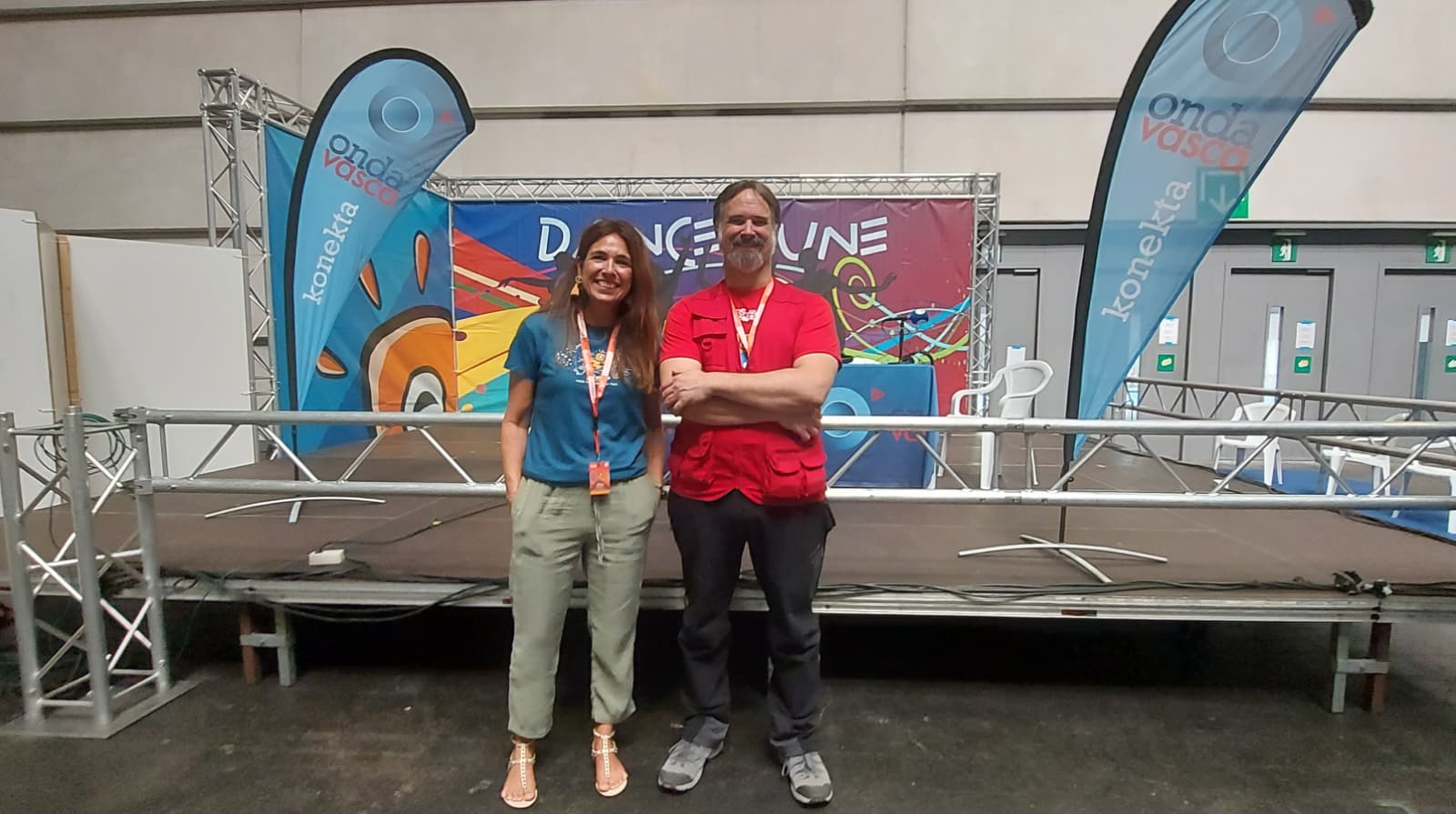 Javier Gómez Arrue, organizador principal de la Euskal Encounter y Nerea Enbeita, directora de Euskaltel Fundación