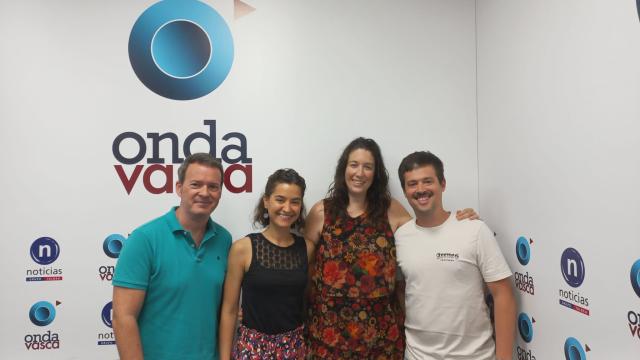 Los fisioterapeutas Manu Villoria, Amaia Iturregi e Irene Legarreta entrevistados en Las Mañanas de Onda Vasca
