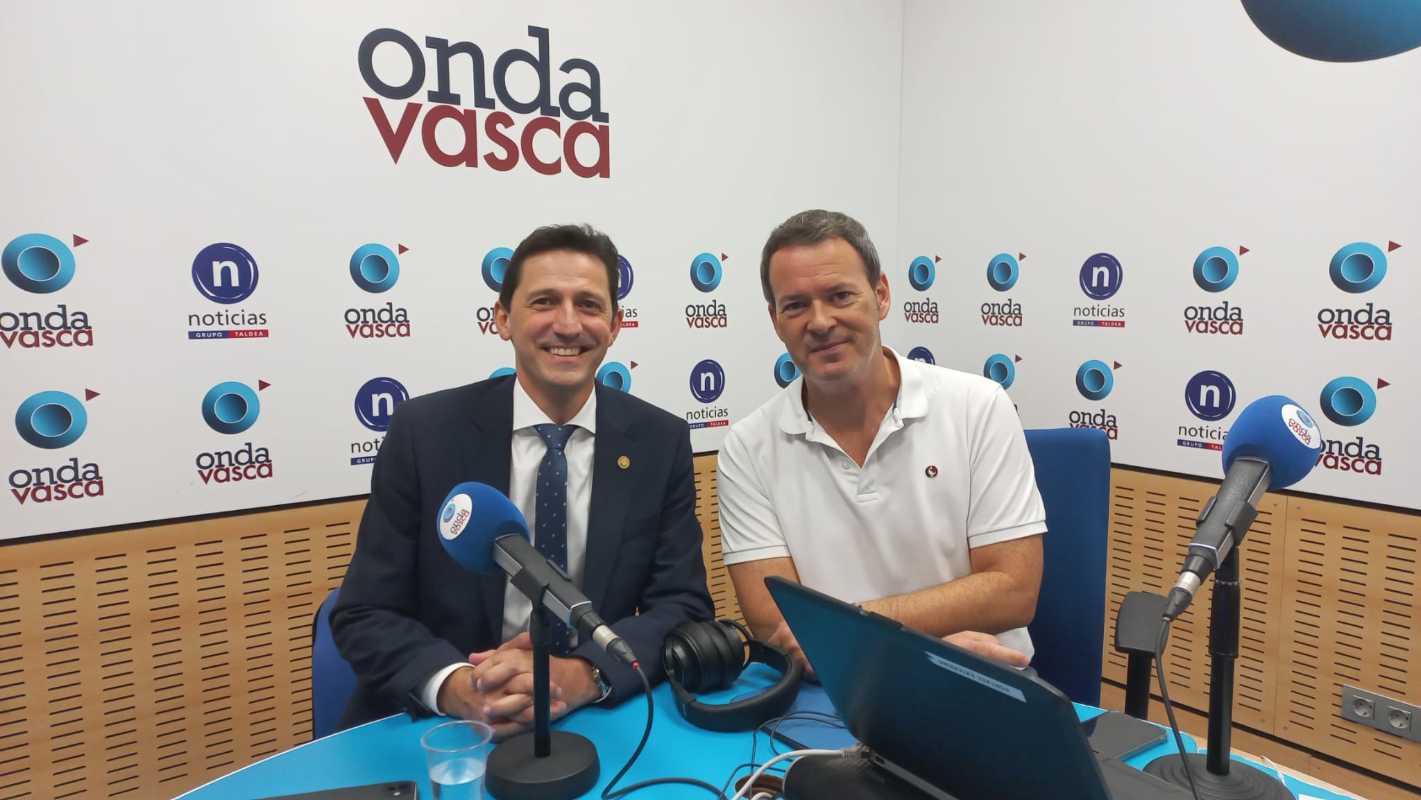 Noël d'Anjou, consejero de Hacienda y Finanzas, entrevistado en Las Mañanas de Onda Vasca