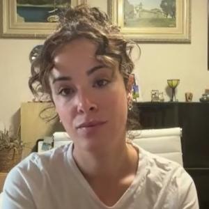 Elena Reinés, periodista, entrevistada en Las Mañanas de Onda Vasca