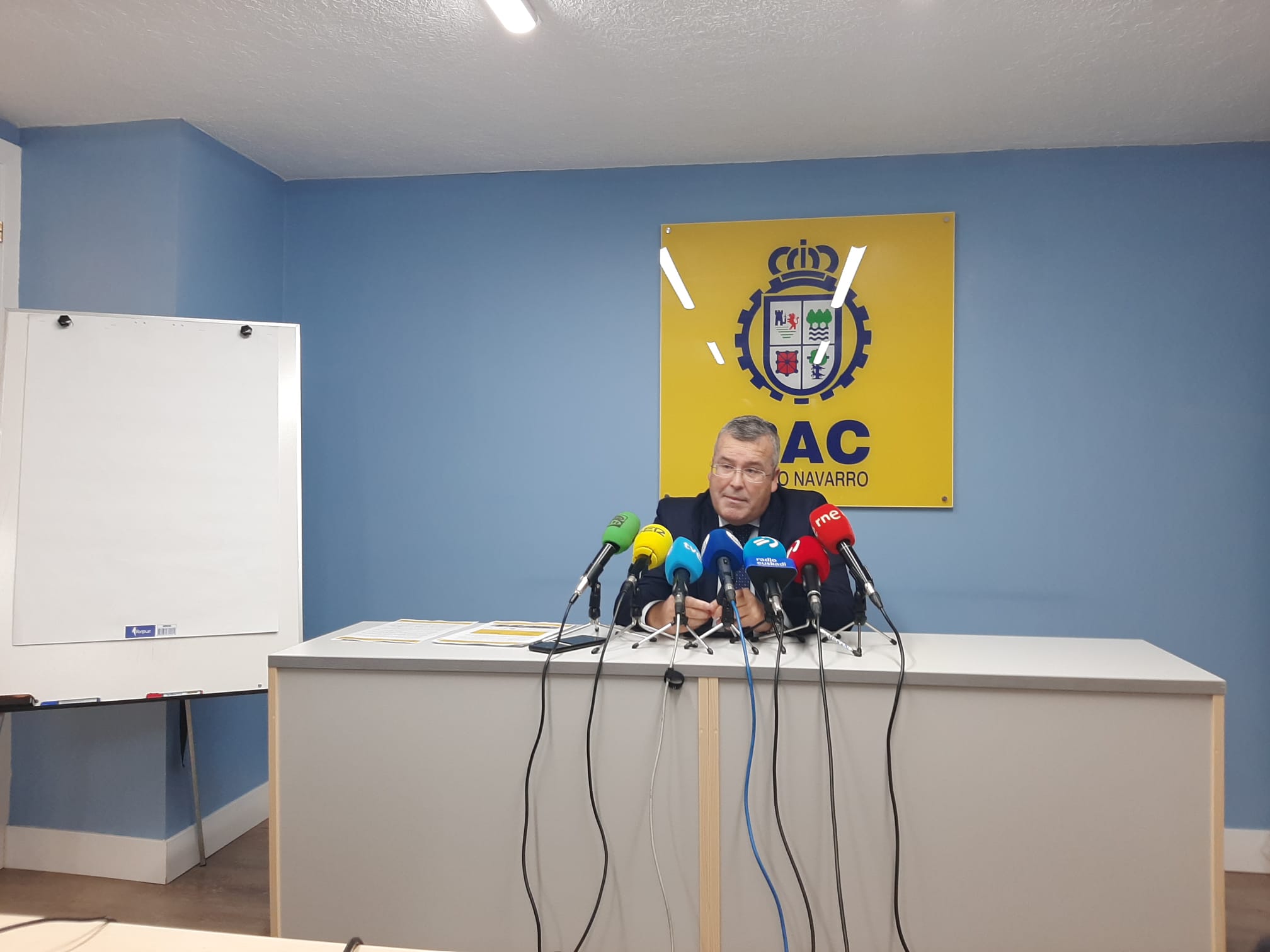 El presidente y director del RACVN, Eduardo Martínez, en la presentación del informe de movilidad y siniestralidad de este verano