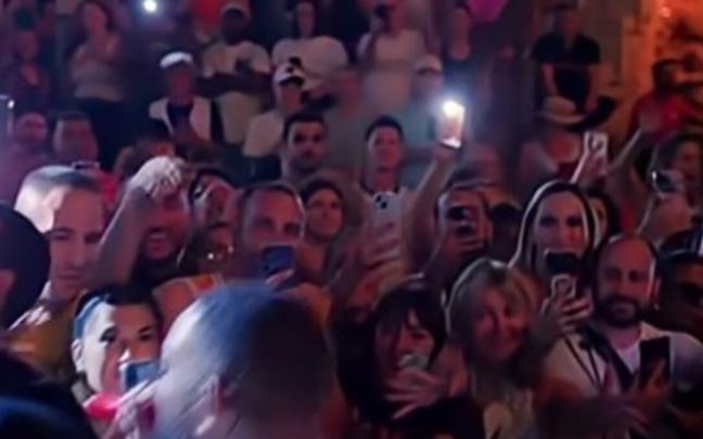 En imagen un fotograma del supuesto concierto ofrecido por Will Smith en Barcelona
