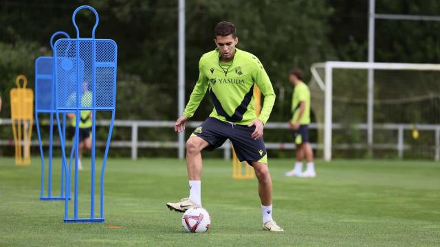 Arsen Zakharyan, en un entrenamiento. REAL SOCIEDAD Arsen Zakharyan, en un entrenamiento. REAL SOCIEDAD