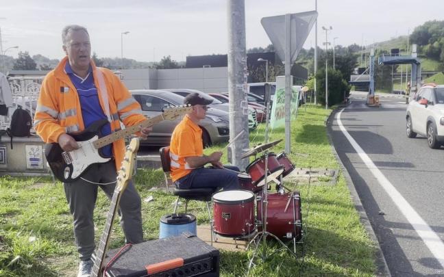 Concierto en el peaje de Zarautz RUBEN PLAZA